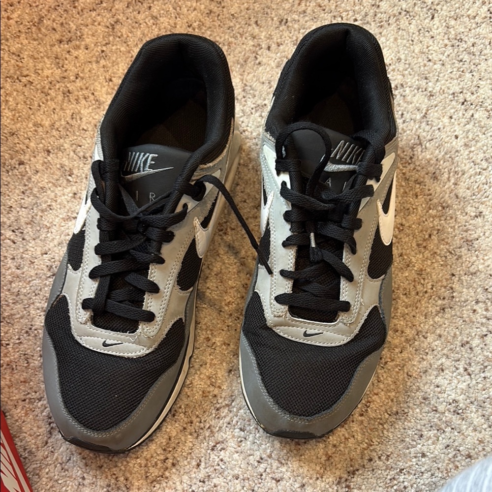Nike Men's Black and Gray Sneakers